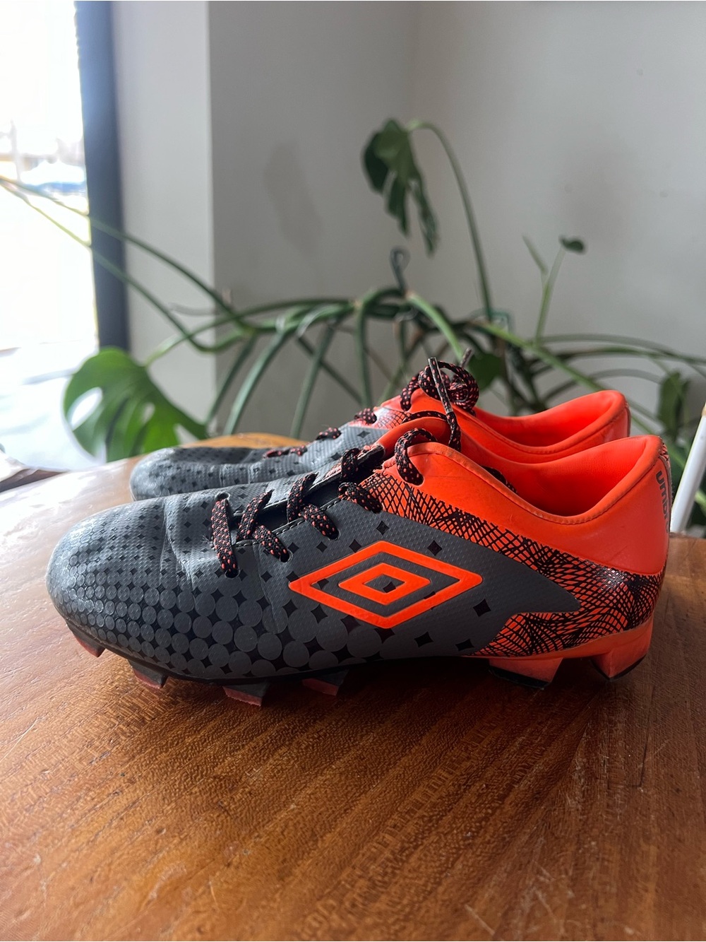 Umbro Kids Gray and Orange Soccer Cleats